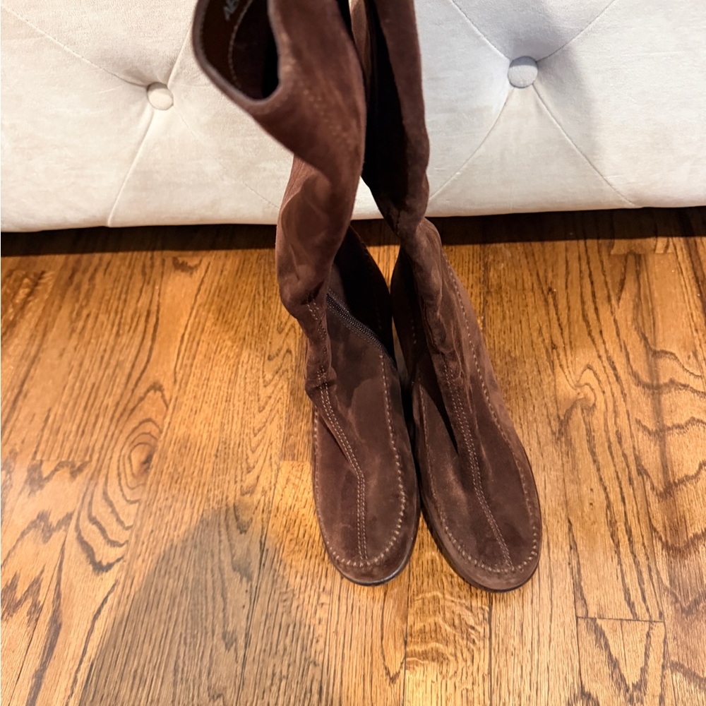 AEROSOLES Brown Suede Boots
